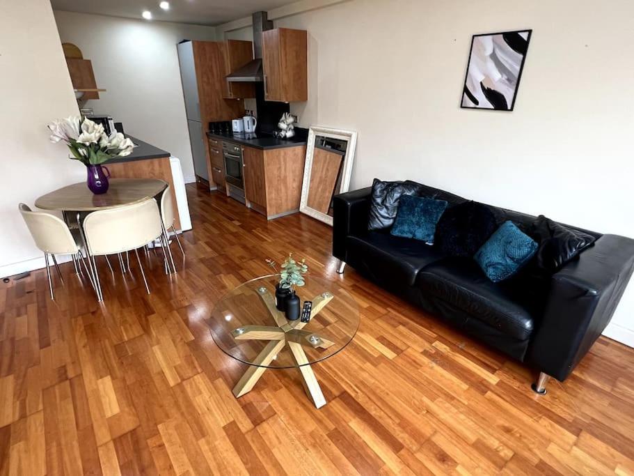 Entire Flat, 2 Bedroom & 2 Bathrooms In Birmingham Exterior photo
