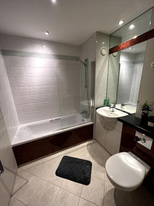 Entire Flat, 2 Bedroom & 2 Bathrooms In Birmingham Exterior photo